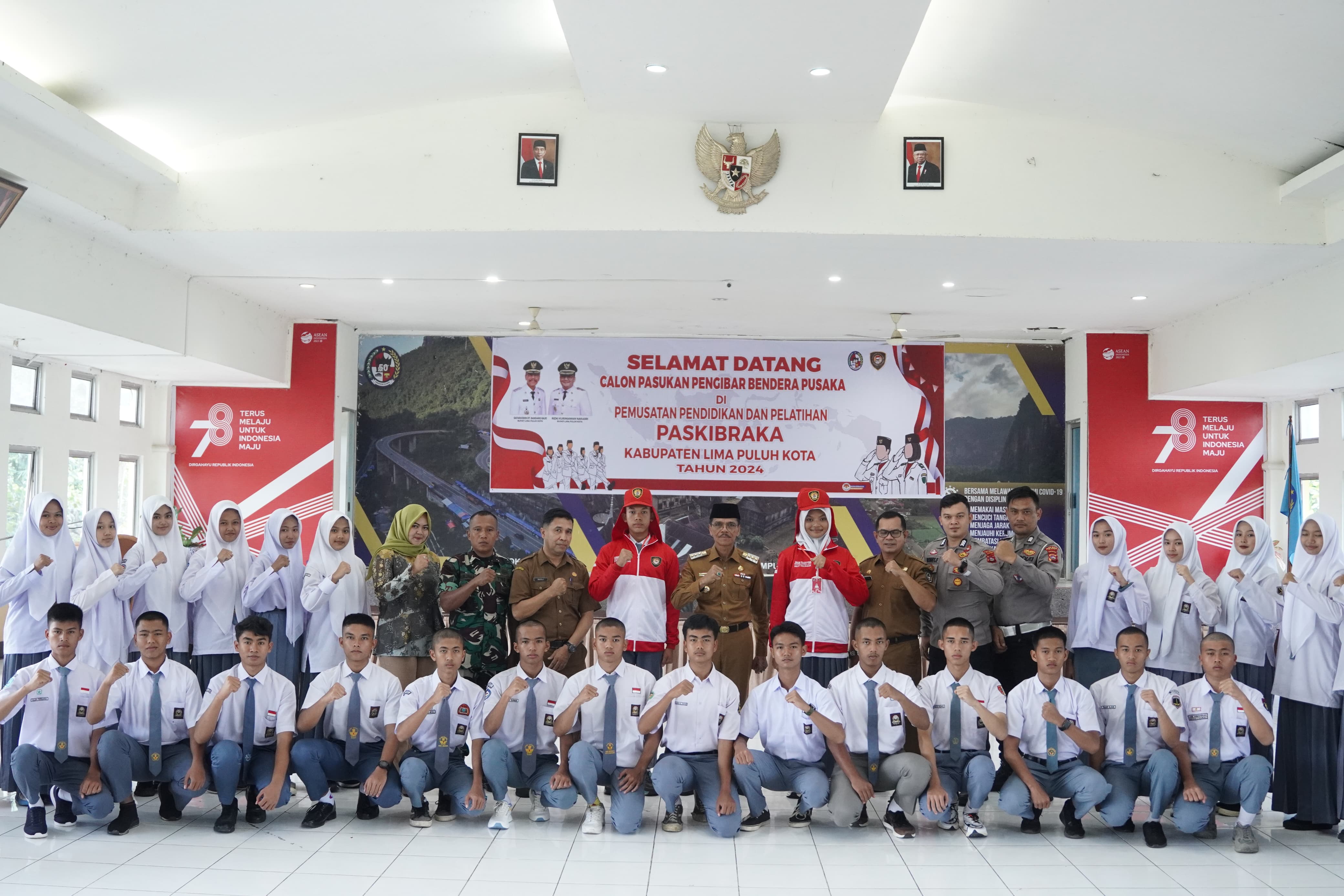 Sebanyak 28 pelajar dari berbagai SMA/SMK/MA  diproyeksikan menjadi petugas pengibar Bendera Pusaka Merah Putih di Kabupaten Limapuluh Kota